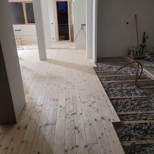 Rénovation d'une maison individuelle pose de parquet sur lambourdes à Dinard